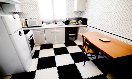 Cuisine de particulier en dalles PVC Déco