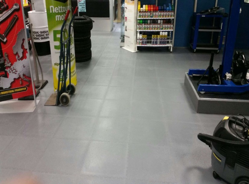 Magasin d’équipements automobiles en dalles PRO7