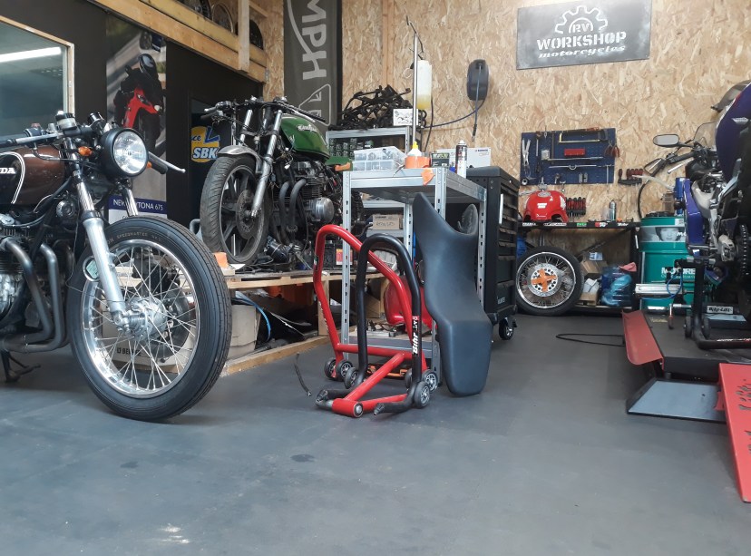 Atelier mécanique en Dalles PVC GE50